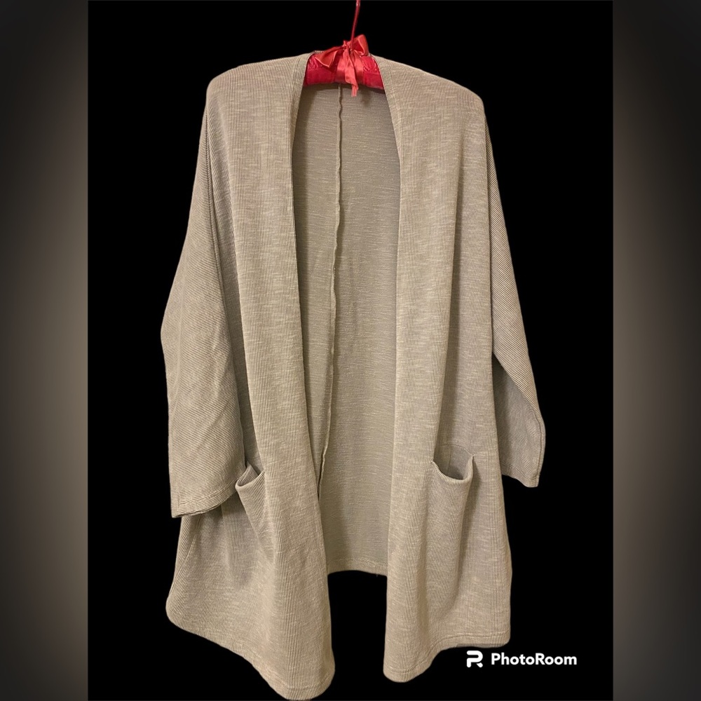 DONNI. Beige Wrap with Red Accent